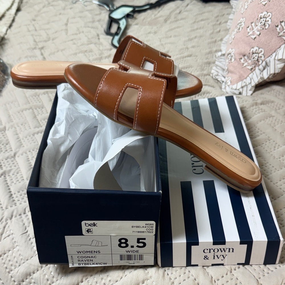 NWT Crown and Ivy sandals
